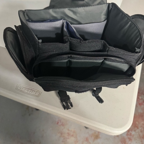 Camera Bag - Case Logic.   Black 7" wide x 12" long x 8" tall - Picture 5 of 5